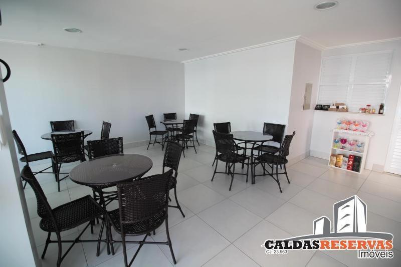 Confortável: Oásis Aquático Em Apartamento Caldas Novas