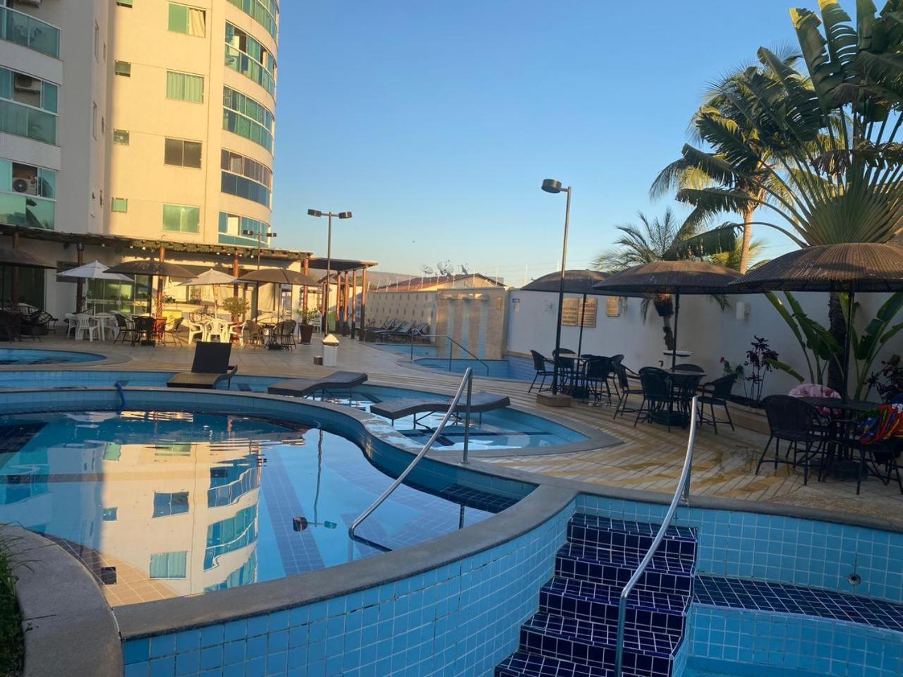Apartamento Confortável: Oásis Aquático Em